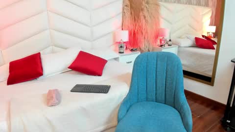 Snapshot of nina__ford chatting on October 31, 7:59 pm nina__ford online show from October 31, 7:59 pm