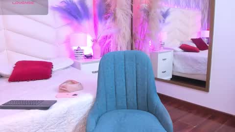 Snapshot of nina__ford chatting on March 25, 12:22 pm nina__ford online show from March 25, 12:22 pm