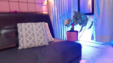 Snapshot of nina_belle_ chatting on March 23, 1:15 pm nina_belle_ online show from March 23, 1:15 pm