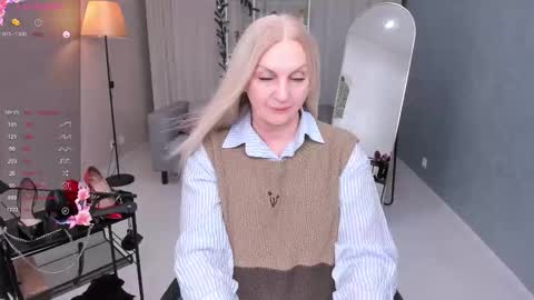 Snapshot of nina_deville chatting on December 14, 11:04 am Nina online show from December 14, 11:04 am