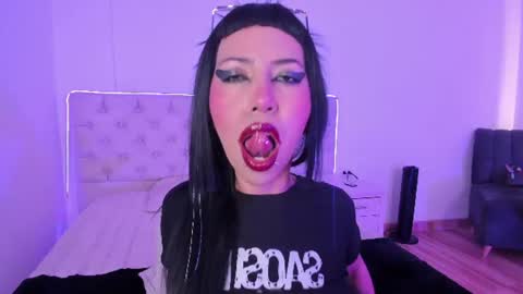 Snapshot of nina_fooxxx1 chatting on June 12, 6:51 pm Nina Fox online show from June 12, 6:51 pm