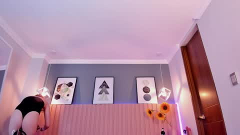 nina_ford_ online show from May 6, 3:13 am