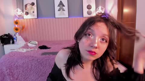nina_ford_ online show from May 28, 3:04 am