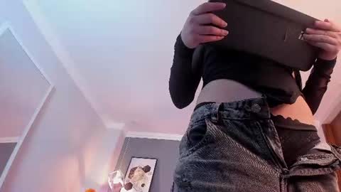nina_ford_ online show from August 5, 2:58 am