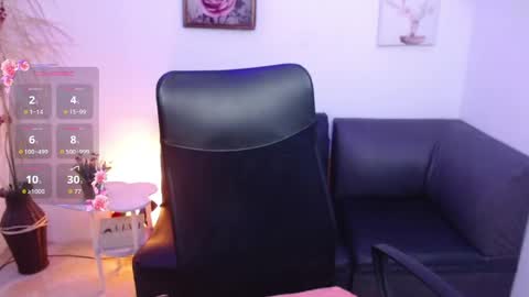 Snapshot of nina_petitte chatting on May 10, 12:21 pm nina_petitte online show from May 10, 12:21 pm