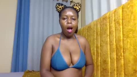 Snapshot of nina_ray1 chatting on November 6, 1:39 am Nina online show from November 6, 1:39 am