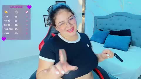 N I N A  online show from March 10, 5:34 am