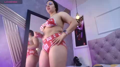 nina_scott_ online show from April 30, 8:04 pm