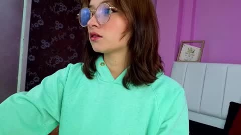 Snapshot of nina_sweetdoll chatting on November 10, 7:13 pm Nina online show from November 10, 7:13 pm