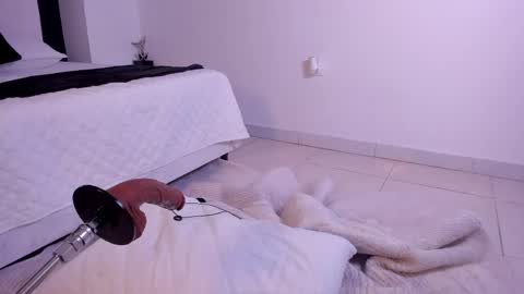 Snapshot of nina_sweetz chatting on May 22, 6:02 pm Nina online show from May 22, 6:02 pm