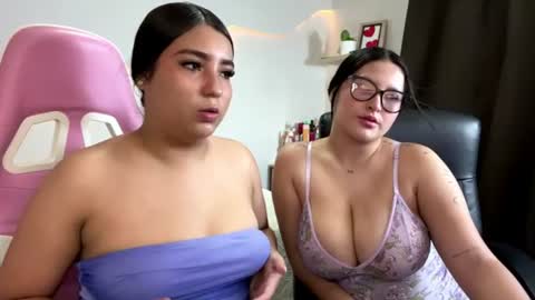 Snapshot of ninablooms01 chatting on June 13, 9:35 pm Nina online show from June 13, 9:35 pm