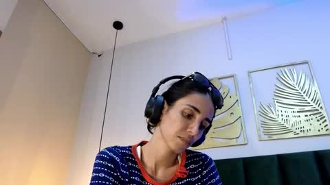 Nina online show from October 22, 6:07 pm