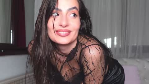 NinaCrystal online show from December 16, 1:00 pm