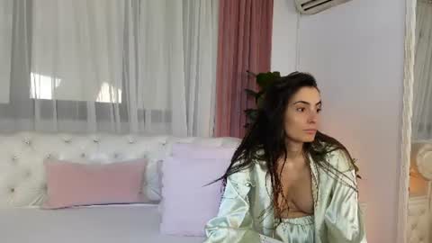 NinaCrystal online show from June 30, 9:32 am