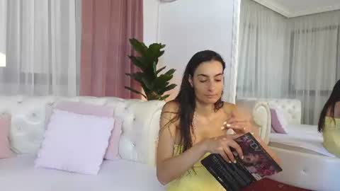 NinaCrystal online show from July 21, 8:05 am