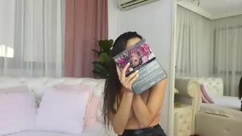NinaCrystal online show from July 28, 10:32 am