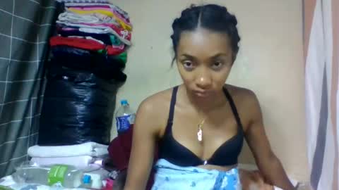 ninaeaa online show from June 11, 6:06 pm