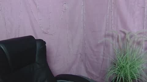 ninaflawlees online show from May 6, 12:10 pm