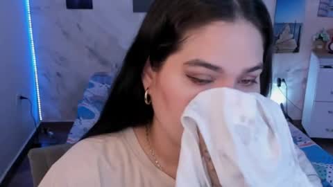 NinaFuentes online show from May 6, 4:08 am