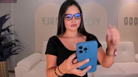 Snapshot of ninamichelle_ chatting on May 12, 6:05 pm Nina online show from May 12, 6:05 pm
