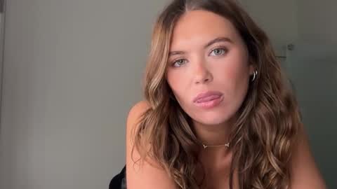 Snapshot of ninanoell chatting on November 8, 12:44 am Nina online show from November 8, 12:44 am