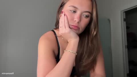 Snapshot of ninanoell chatting on November 19, 2:22 am Nina online show from November 19, 2:22 am