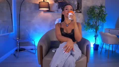 Snapshot of ninasolenne chatting on June 1, 9:00 am Ninna online show from June 1, 9:00 am