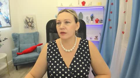 ninastarle online show from February 18, 11:50 am