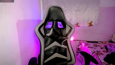 ninatinydoll1 online show from October 31, 9:21 am