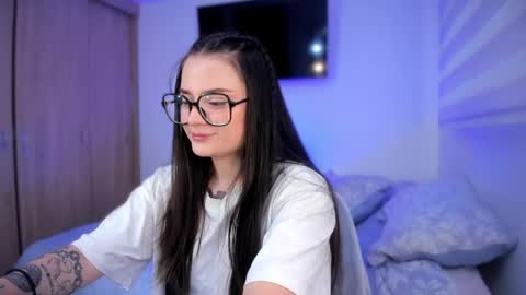Snapshot of ninavolkov chatting on April 1, 10:29 pm ninavolkov online show from April 1, 10:29 pm