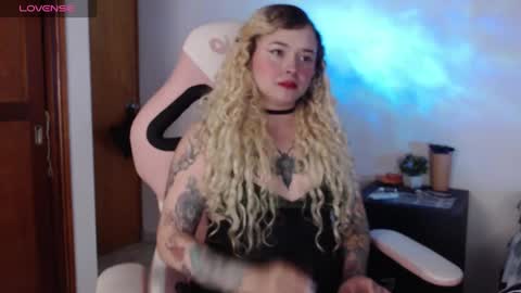 Snapshot of ninaxxstorm chatting on October 2, 5:36 am Nina online show from October 2, 5:36 am