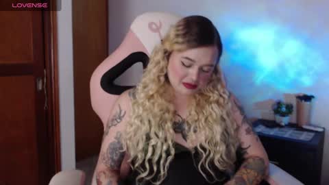 Snapshot of ninaxxstorm chatting on October 4, 6:00 am Nina online show from October 4, 6:00 am