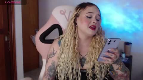 Snapshot of ninaxxstorm chatting on October 8, 2:31 am Nina online show from October 8, 2:31 am