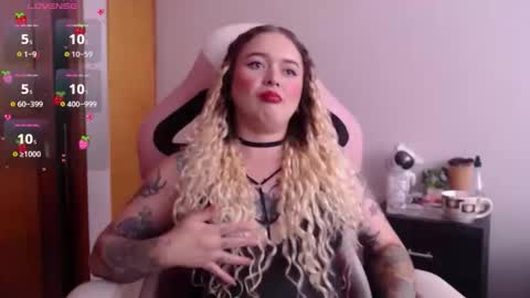 Snapshot of ninaxxstorm chatting on December 18, 7:09 pm Nina online show from December 18, 7:09 pm