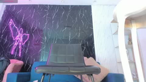 nini_beyker online show from May 3, 1:28 pm