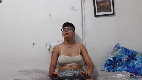 Snapshot of nini_smith chatting on April 20, 3:26 pm nini_smith online show from April 20, 3:26 pm