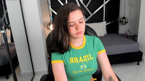 nini_solei online show from April 24, 8:22 pm