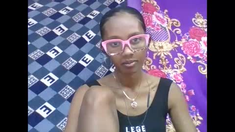 ninie246746 online show from April 25, 7:22 am