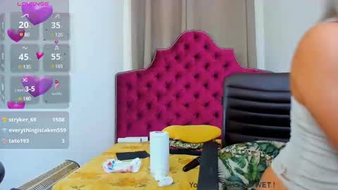 Snapshot of ninna_dee chatting on December 16, 11:01 am nina dee online show from December 16, 11:01 am