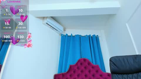 Snapshot of ninna_dee chatting on September 29, 3:33 am nina dee online show from September 29, 3:33 am