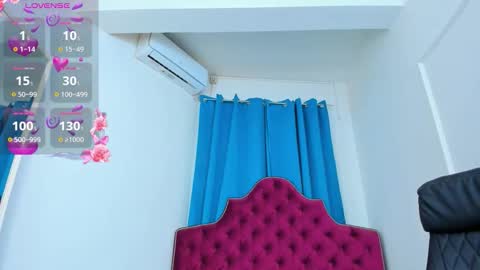 Snapshot of ninna_dee chatting on October 28, 4:49 am nina dee online show from October 28, 4:49 am