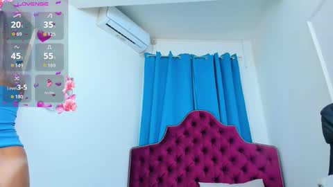 Snapshot of ninna_dee chatting on November 4, 4:44 am nina dee online show from November 4, 4:44 am