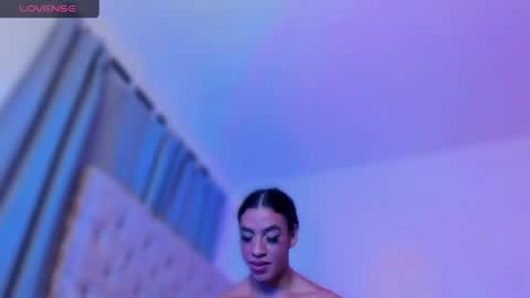 Snapshot of ninonbeart chatting on May 15, 11:34 pm Ninon Beart online show from May 15, 11:34 pm