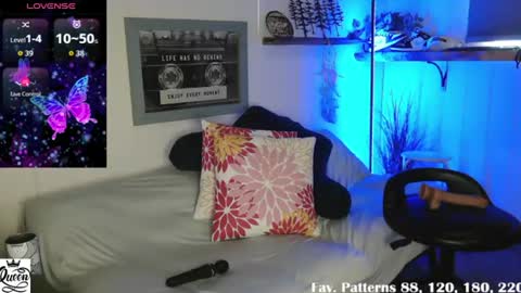 Snapshot of nipple_queenxoxo chatting on June 18, 11:42 pm Ainsley FANSLY-AINSLEYXOXO online show from June 18, 11:42 pm