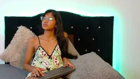 Snapshot of nira_lux chatting on June 24, 1:59 am Nira Lux online show from June 24, 1:59 am