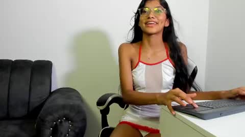 Snapshot of nira_lux chatting on July 1, 1:51 am Nira Lux online show from July 1, 1:51 am