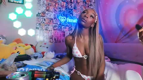 Snapshot of niviawolfe chatting on December 12, 12:48 am NIVIA WOLFE online show from December 12, 12:48 am