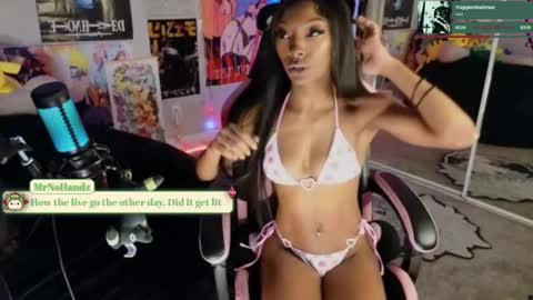 Snapshot of niviawolfe chatting on January 8, 2:25 am NIVIA WOLFE online show from January 8, 2:25 am