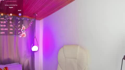 Snapshot of nixiesterling chatting on May 18, 8:47 pm Nixie online show from May 18, 8:47 pm