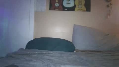 Snapshot of no_facequeen chatting on October 7, 4:31 am Leah online show from October 7, 4:31 am